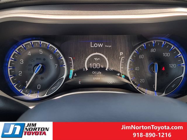Used 2024 Chrysler Pacifica Touring-L FWD image 16