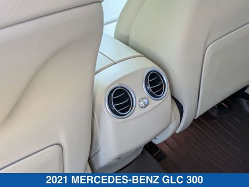 Used 2021 Mercedes-Benz GLC 300 4MATIC image 31