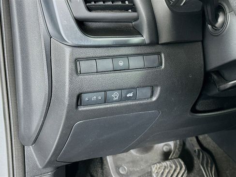 Used 2024 Nissan Rogue SV FWD image 17