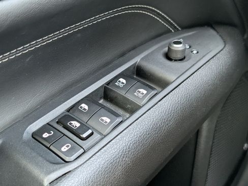 Used 2023 Jeep Compass Latitude AWD/4WD image 23