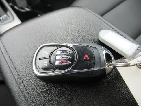 Used 2024 Buick Envista Sport Touring w/ Convenience II Package FWD image 28