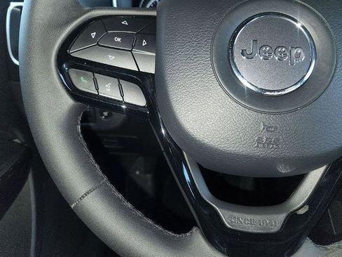 Used 2020 Jeep Cherokee Latitude Plus FWD image 23
