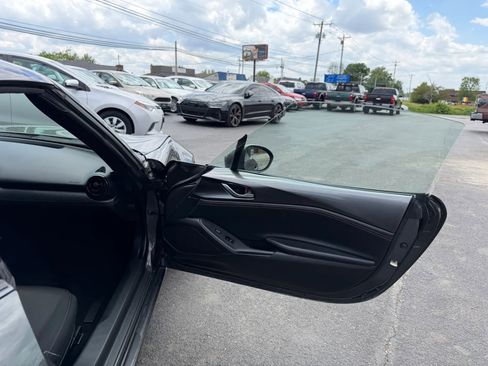 Used 2017 MAZDA MX-5 Miata RF Club RWD image 33