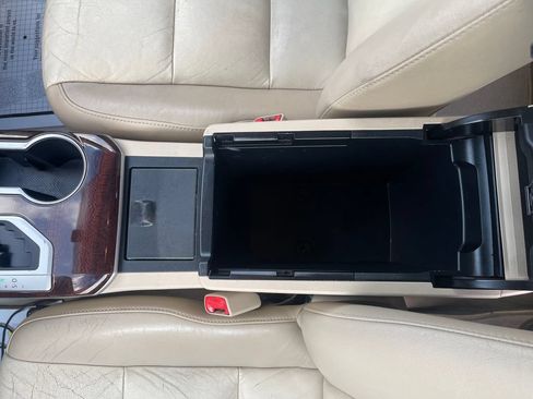 Used 2012 Toyota Camry XLE FWD image 32