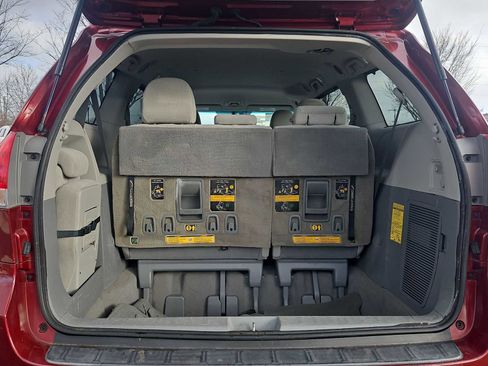 Used 2011 Toyota Sienna LE image 31