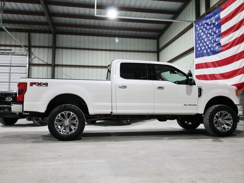 Used 2018 Ford F250 Lariat w/ Lariat Ultimate Package AWD/4WD image 12