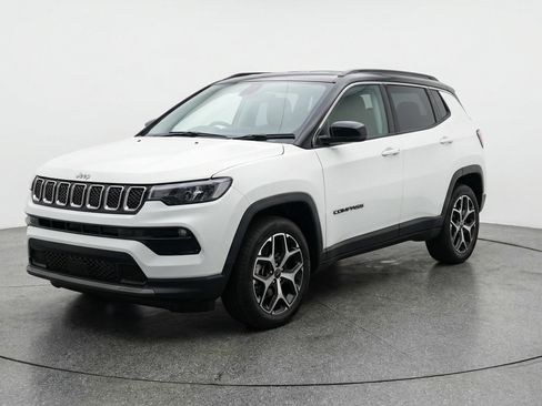 Used 2025 Jeep Compass Limited AWD/4WD image 3