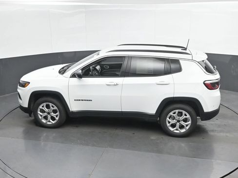 Used 2025 Jeep Compass Latitude AWD/4WD image 33