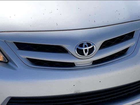 Used 2011 Toyota Corolla LE FWD image 25