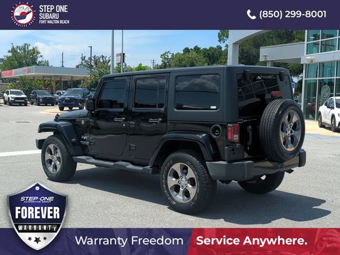 Used 2017 Jeep Wrangler Unlimited Sahara w/ Connectivity Group AWD/4WD image 5