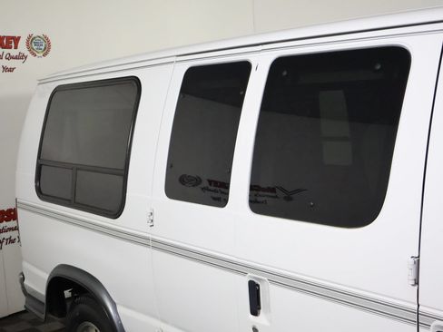 Used 2000 Ford E-150 and Econoline 150 RWD image 31