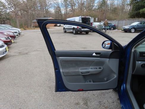 Used 2009 Volkswagen Jetta S image 13
