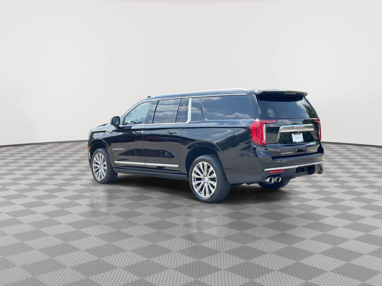 Used 2021 GMC Yukon XL Denali w/ Denali Premium Package AWD/4WD image 6