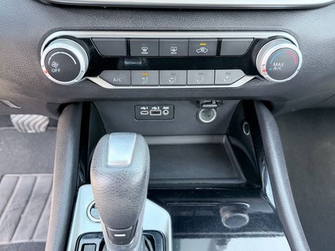 Used 2024 Nissan Altima 2.5 SV image 18