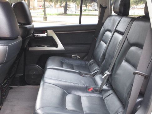 Used 2014 Toyota Land Cruiser image 13