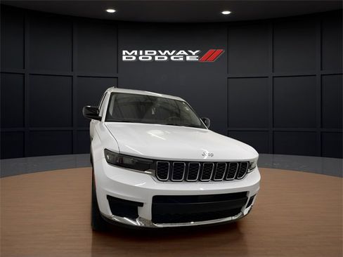 Used 2024 Jeep Grand Cherokee L Laredo w/ Luxury Tech Group I image 5