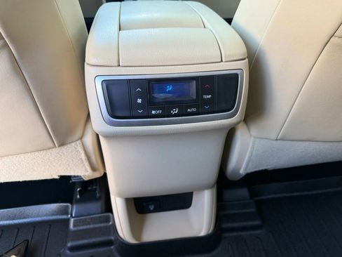 Used 2014 Toyota Highlander Limited AWD/4WD image 35