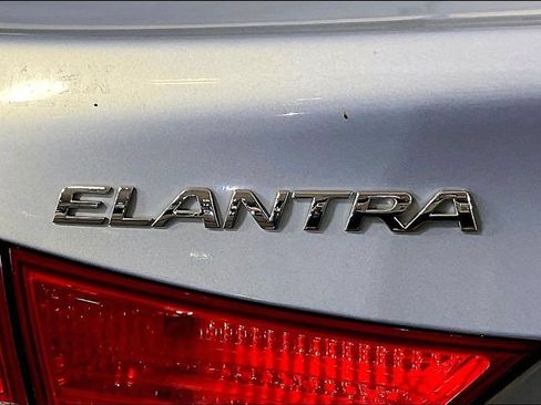 Used 2011 Hyundai Elantra Limited w/ Premium Pkg 5 FWD image 40