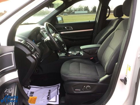 Used 2017 Ford Explorer XLT image 28