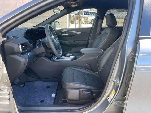 Used 2025 Buick Envista Preferred image 24