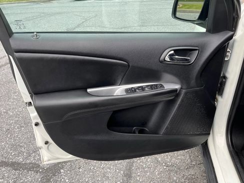 Used 2013 Dodge Journey SXT w/ Flexible Seating Group image 30