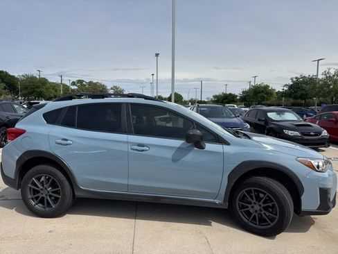 Used 2020 Subaru Crosstrek 2.0i image 2