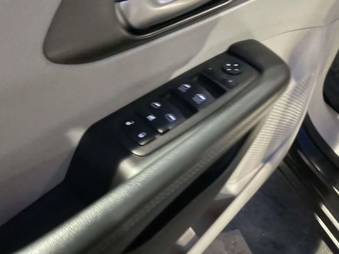 Used 2023 Chrysler Pacifica Touring-L image 28