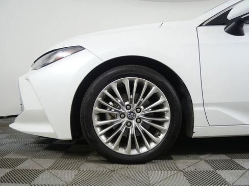 Used 2019 Toyota Avalon Limited image 8