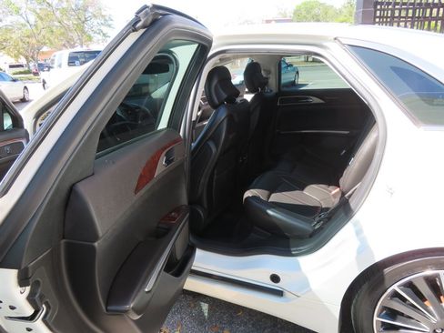 Used 2013 Lincoln MKZ Reserve image 31