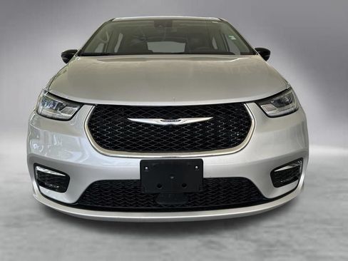 Used 2024 Chrysler Pacifica Touring-L FWD image 13