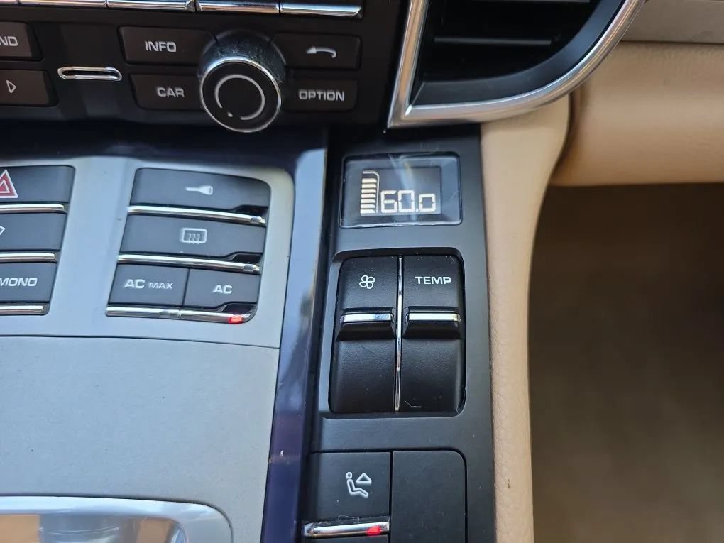 Used 2011 Porsche Panamera 4 AWD/4WD image 32