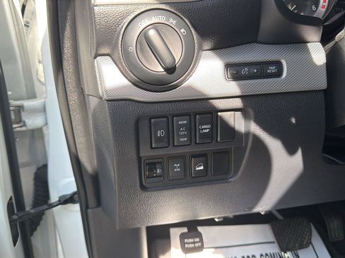 Used 2017 Nissan Titan PRO-4X AWD/4WD image 19