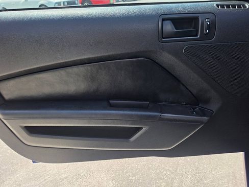 Used 2013 Ford Mustang Coupe RWD image 18