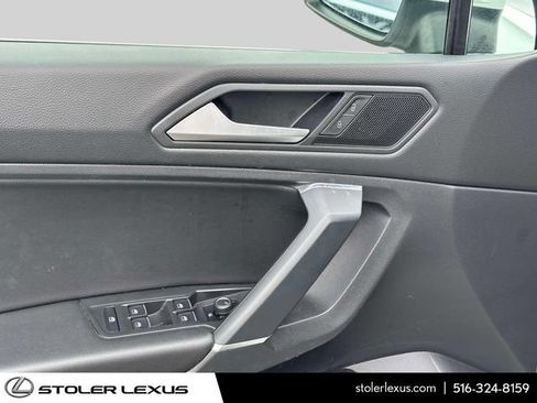 Used 2020 Volkswagen Tiguan SE AWD/4WD image 17