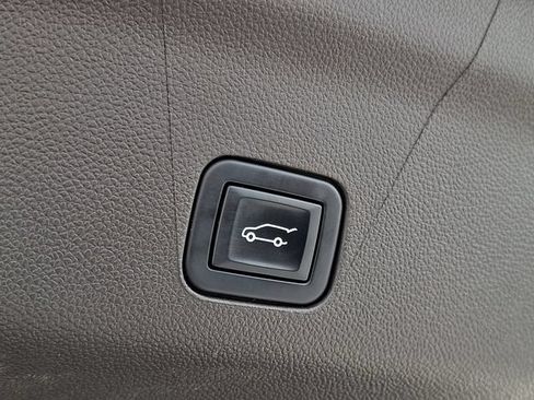 Used 2022 Chevrolet Suburban LT w/ Luxury Package AWD/4WD image 29
