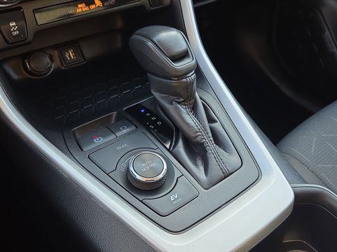 Used 2025 Toyota RAV4 XLE image 26