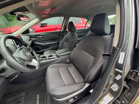 Used 2025 Nissan Altima 2.5 SV FWD image 36