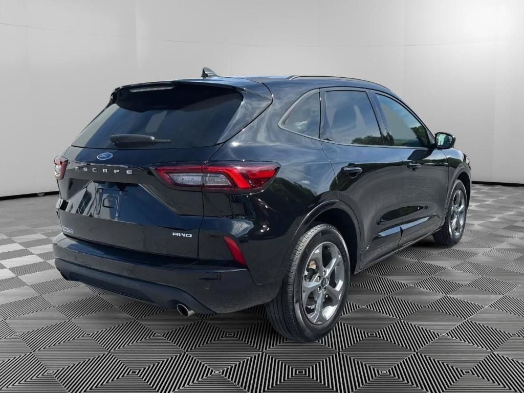 Used 2023 Ford Escape ST-Line w/ Tech Pack #1 AWD/4WD image 4