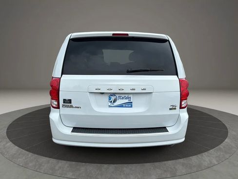 Used 2015 Dodge Grand Caravan R/T image 10