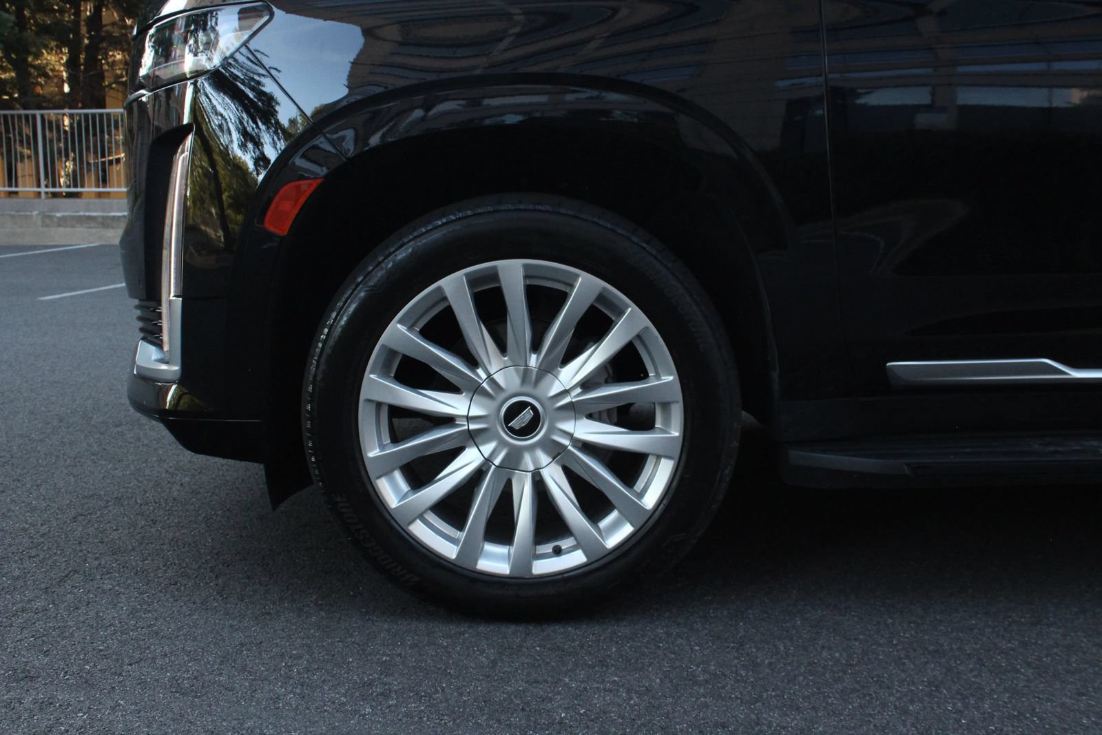 Used 2021 Cadillac Escalade Luxury AWD/4WD image 11