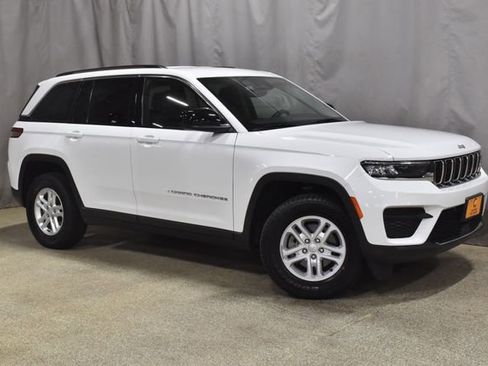 Certified 2023 Jeep Grand Cherokee Laredo image 4