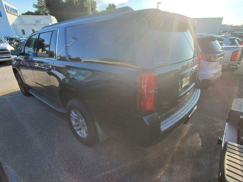 Used 2018 Chevrolet Suburban LT AWD/4WD image 9