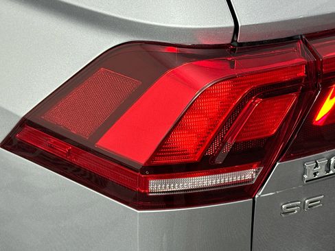 Used 2023 Volkswagen Tiguan SE R-Line FWD image 59