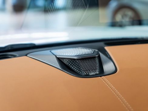 Used 2024 Aston Martin DB12 Convertible image 30