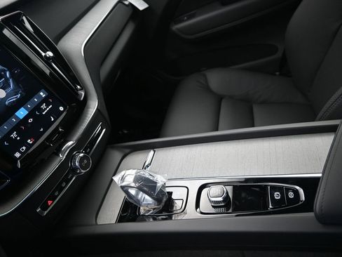New 2025 Volvo XC60 B5 Plus w/ Protection Package Premier AWD/4WD image 18