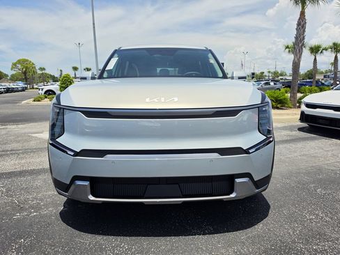 New 2026 Kia EV9 Light RWD image 3