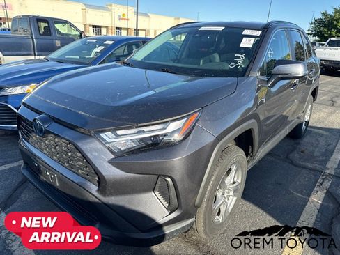 Used 2024 Toyota RAV4 LE AWD/4WD image 4