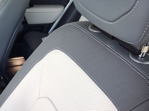 Certified 2023 Land Rover Defender 130 X-Dynamic SE image 16