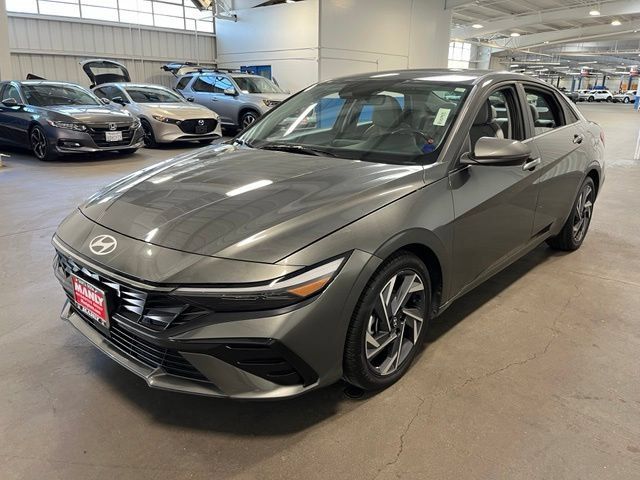 Used 2025 Hyundai Elantra Limited FWD image 7