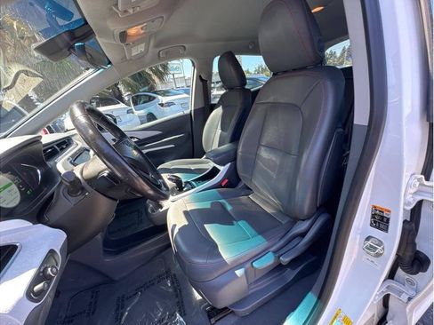 Used 2018 Chevrolet Bolt Premier w/ Infotainment Package FWD image 22